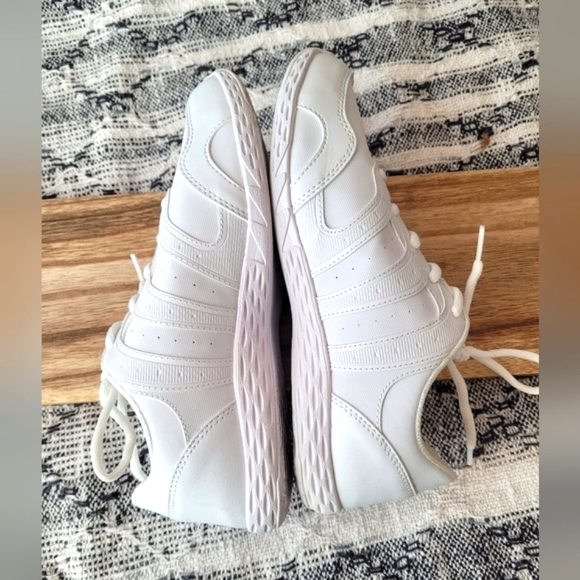 Infinity Cheer Shoes Rival 2, size 9. - Picture 4 of 11
